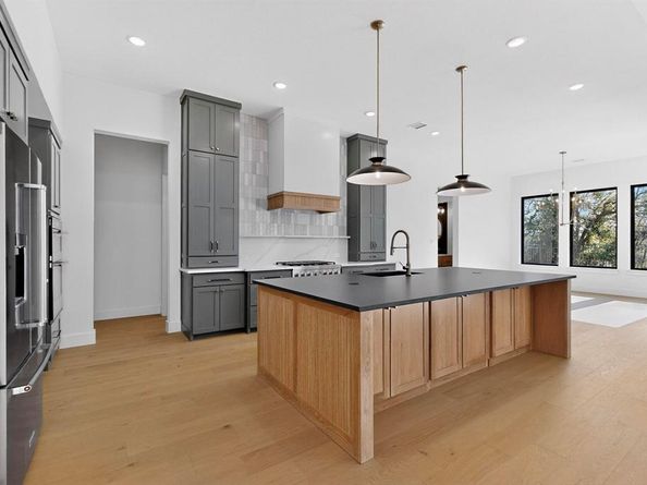 1770  Coopers Hawk Drive , Arlington Texas 76005