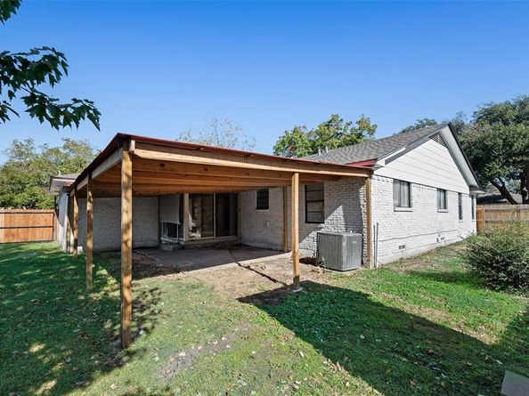 5710  Meadowick Lane , Dallas Texas 75227