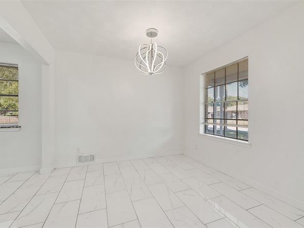 5710  Meadowick Lane , Dallas Texas 75227