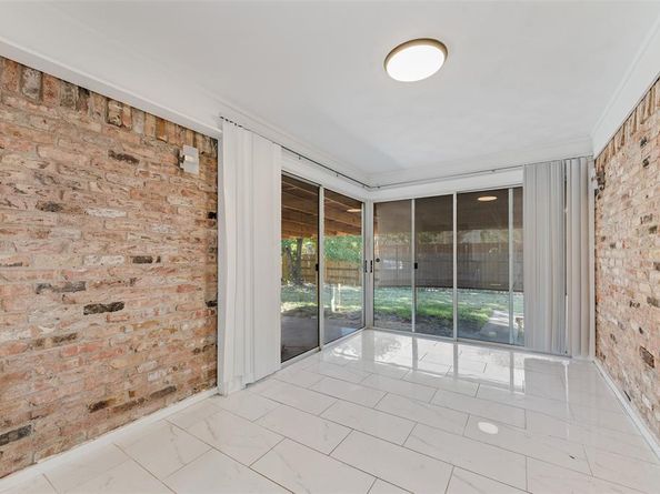 5710  Meadowick Lane , Dallas Texas 75227