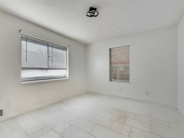 5710  Meadowick Lane , Dallas Texas 75227