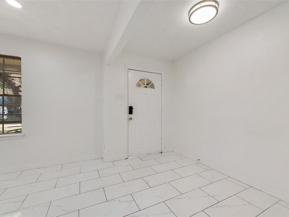 5710  Meadowick Lane , Dallas Texas 75227