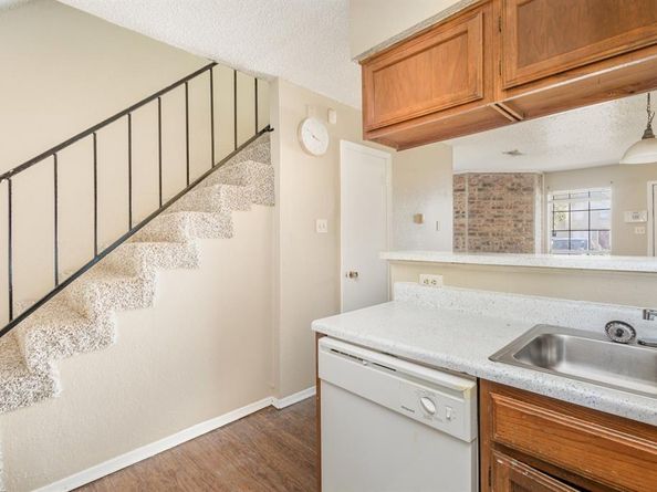 2243  Aspen Drive , Dallas Texas 75227