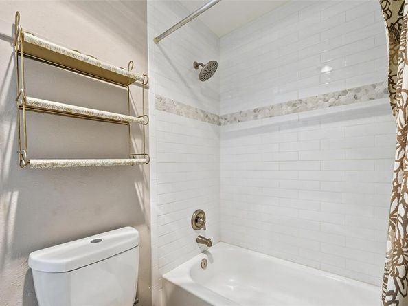 1721  Dell Oak Drive , Garland Texas 75040