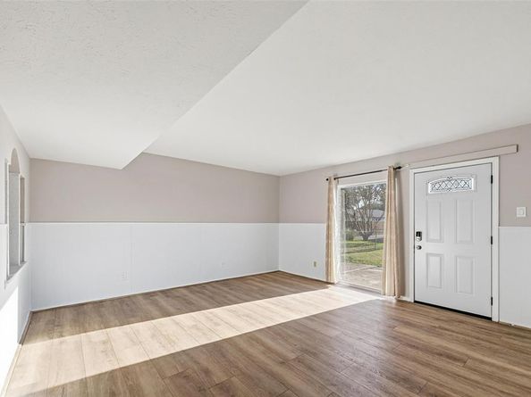 1721  Dell Oak Drive , Garland Texas 75040