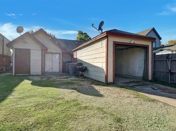 10464  Woodleaf Drive , Dallas Texas 75227