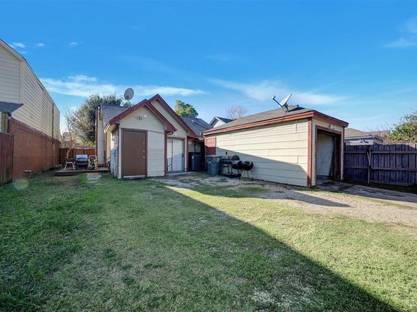 10464  Woodleaf Drive , Dallas Texas 75227