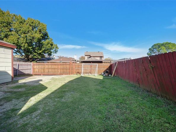 10464  Woodleaf Drive , Dallas Texas 75227