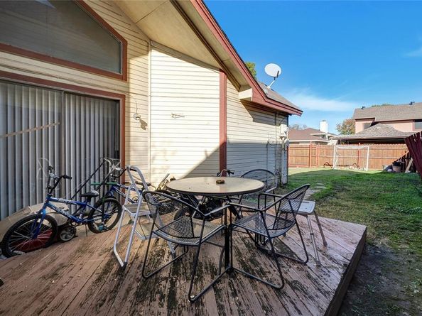 10464  Woodleaf Drive , Dallas Texas 75227