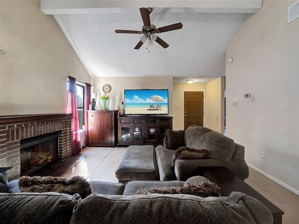 10464  Woodleaf Drive , Dallas Texas 75227