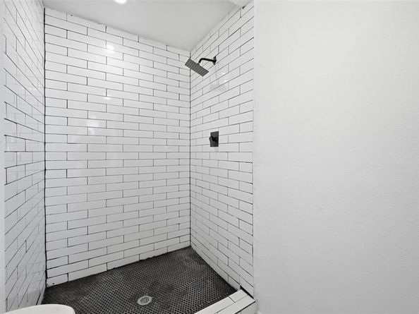 1711  Essex Avenue , Dallas Texas 75203