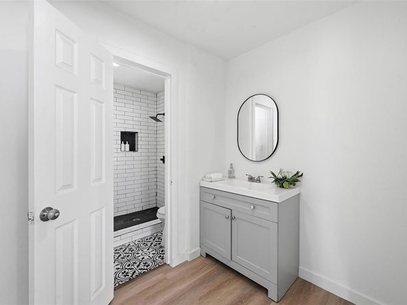 1711  Essex Avenue , Dallas Texas 75203