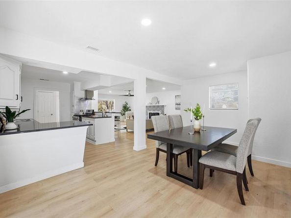 1711  Essex Avenue , Dallas Texas 75203