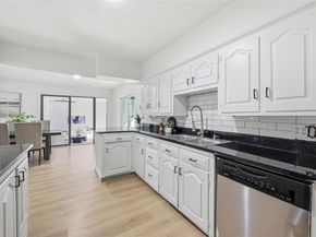 1711  Essex Avenue , Dallas Texas 75203