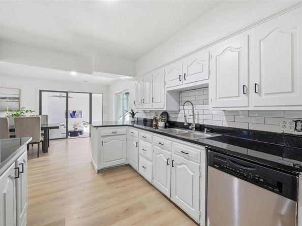 1711  Essex Avenue , Dallas Texas 75203