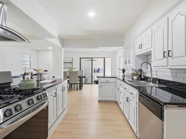 1711  Essex Avenue , Dallas Texas 75203