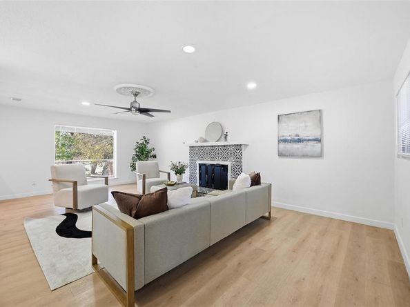 1711  Essex Avenue , Dallas Texas 75203