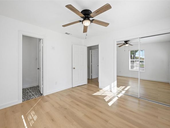 1711  Essex Avenue , Dallas Texas 75203