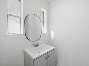 1711  Essex Avenue , Dallas Texas 75203