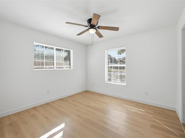 1711  Essex Avenue , Dallas Texas 75203