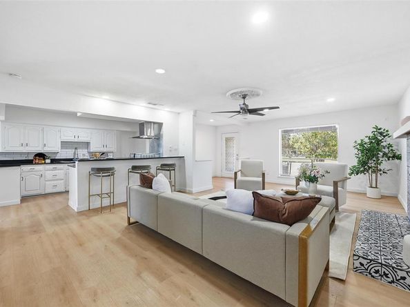 1711  Essex Avenue , Dallas Texas 75203