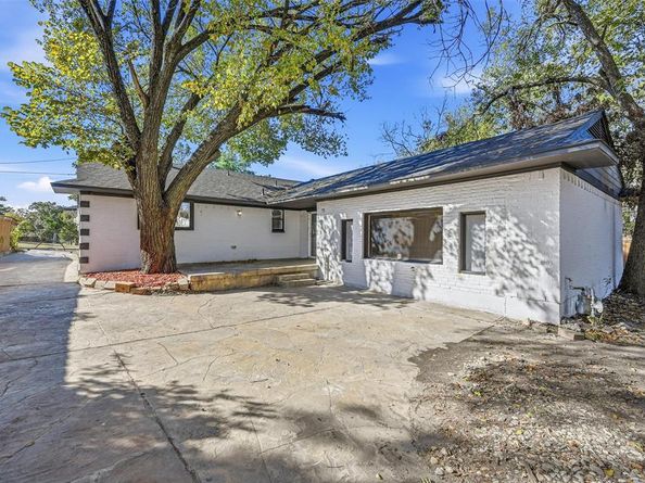 1711  Essex Avenue , Dallas Texas 75203