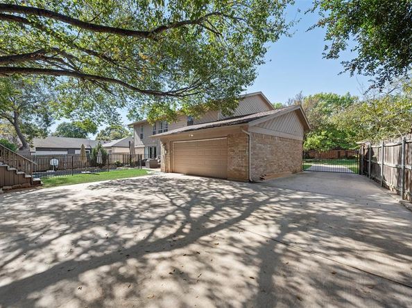 2203  Southcrest Drive , Arlington Texas 76013
