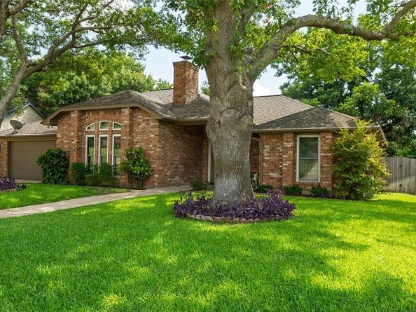 10053  Regent Row Street , Benbrook Texas 76126