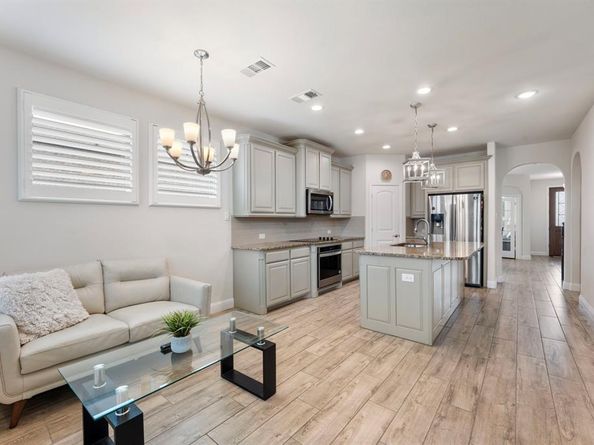 976 E Villas Court , Lewisville Texas 75067
