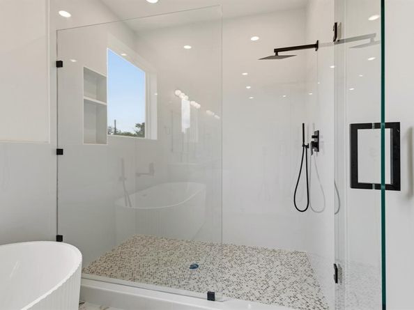 415 N Patton Avenue , Dallas Texas 75203