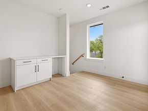 415 N Patton Avenue , Dallas Texas 75203