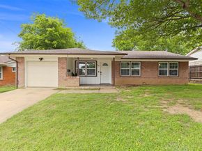 434 W Phillips Court , Grand Prairie Texas 75051
