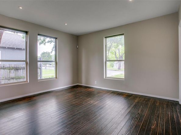 818 E Woodin Boulevard , Dallas Texas 75216