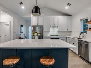 1021  Nomas Street , Dallas Texas 75212