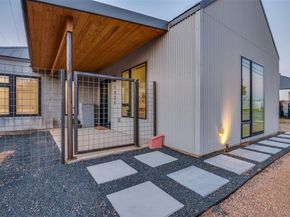 1021  Nomas Street , Dallas Texas 75212