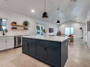 1021  Nomas Street , Dallas Texas 75212