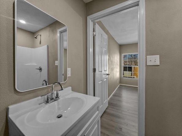 959 E Broadway Avenue , Fort Worth Texas 76104