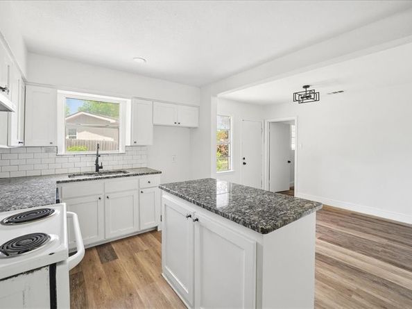 2347  Village Way , Dallas Texas 75216