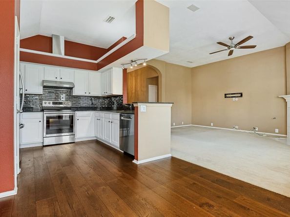 1604  Park Chase Avenue , Arlington Texas 76011