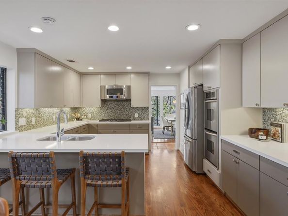 965  Easton Place , Dallas Texas 75218