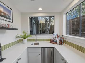 965  Easton Place , Dallas Texas 75218