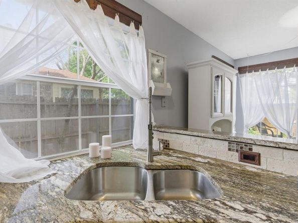 313  Georgian Oak Court , Lake Dallas Texas 75065