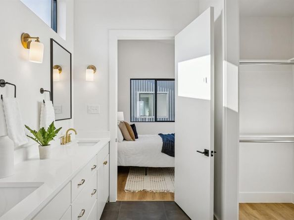 2151  Mail Avenue  101, Dallas Texas 75235