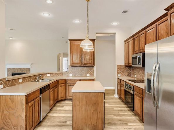 2306  Everton Drive , Arlington Texas 76001