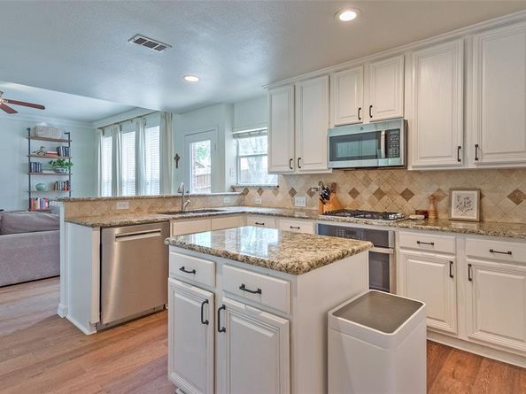 3922  Rolling Oaks Drive , Carrollton Texas 75007