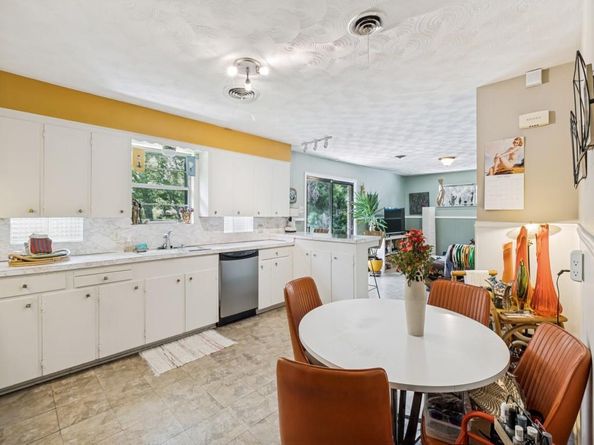 8125  Hunnicut Road , Dallas Texas 75228