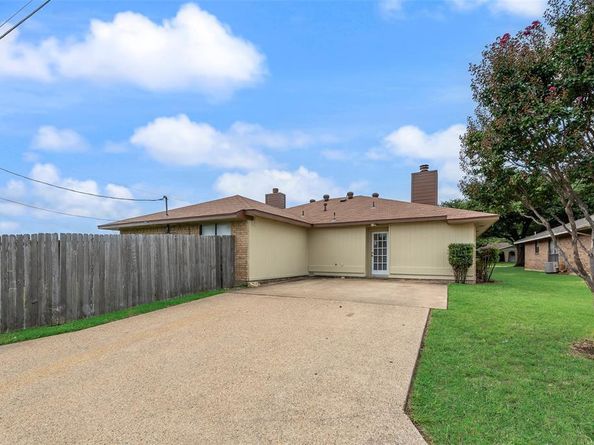 215  Silver Creek Drive , Duncanville Texas 75137