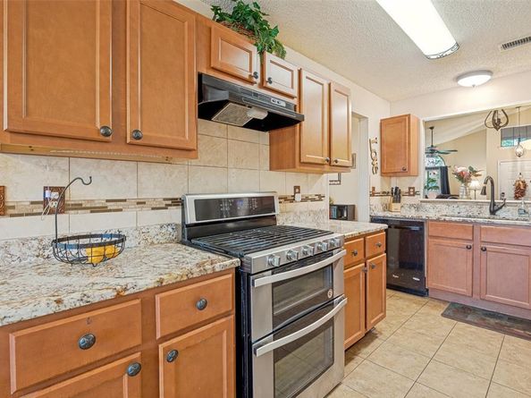 2910  Spinner Lane , Grand Prairie Texas 75052