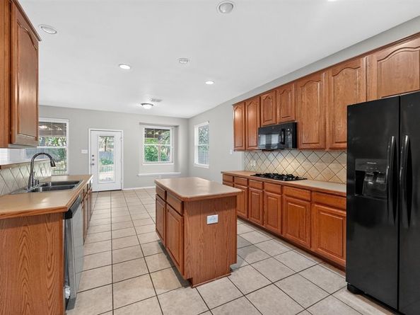 720  Big Horn Trail , Crowley Texas 76036