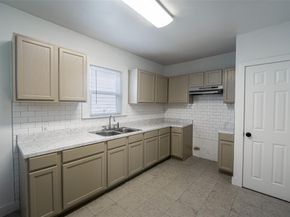 924 E Leuda Street , Fort Worth Texas 76104